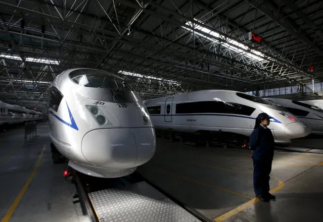 An employee stands next to high speed railway model CRH380B trains at a production line of its parts at China CNR's Tangshan Railway Vehicle's factory in Tangshan, Hebei province, in this February 11, 2015 file photo. A unit of China's CRRC Corp, the world's biggest train maker by revenue, on September 17, 2015 agreed a deal to help build a planned high-speed link from Las Vegas to Los Angeles, underlining the rail giant's lofty overseas ambitions. (Photo by Kim Kyung-Hoon/Reuters)