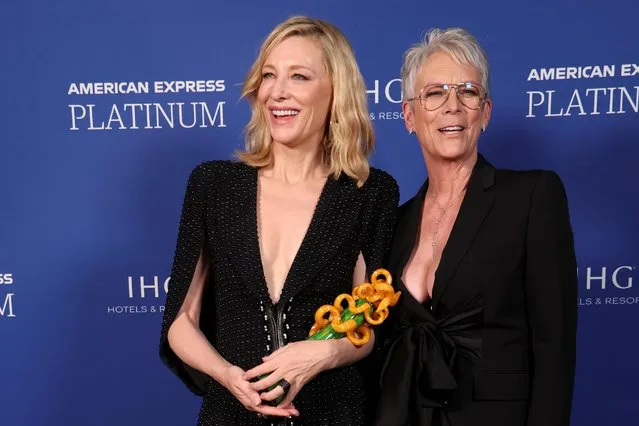 Australian actor Cate Blanchett (L) poses backstage with American actress Jamie Lee Curtis after receiving the Desert Palm Achievement Award, at the 34th Annual Palm Springs International Film Festival Awards gala in Palm Springs, California, U.S., January 5, 2023. (Photo by Mario Anzuoni/Reuters)