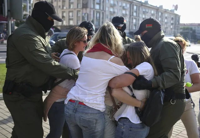 Police detain protesters during an opposition rally to protest the official presidential election results in Minsk, Belarus, Saturday, September 26, 2020. (Photo by TUT.by via AP Photo)
