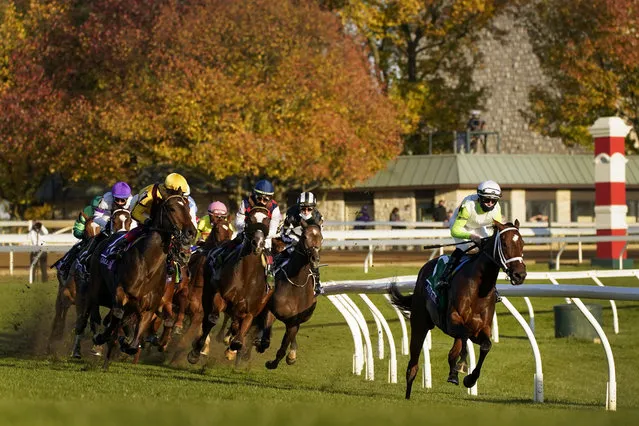 Aunt Pearl, right,  ridden by Florent Geroux, leads the field around the first turn on the way to winning the Breeders' Cup Juvenile Fillies Turf horse race at Keeneland Race Course, Friday, November 6, 2020, in Lexington, Ky. (Photo by Mark Humphrey/AP Photo)