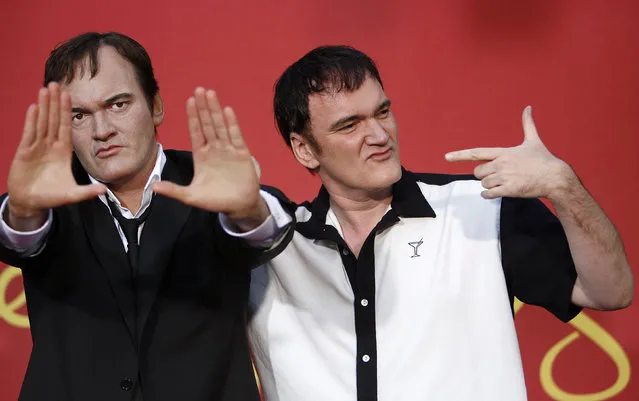 Director Quentin Tarantino poses next to his wax figure after it was unveiled at Madame Tussauds in Hollywood, August 7, 2009. (Photo by Mario Anzuoni/Reuters)