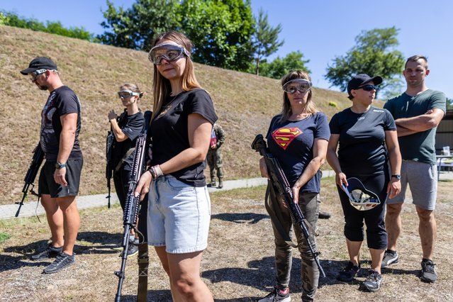 Civilians train with ASG rifles during a military training as part of a Polish Army summer program in the military base of the 25th Air Cavalry Brigade in Tomaszów Mazowiecki, on July 6, 2024. This training session in Tomaszów Mazowiecki is one of around twenty projects offered by the Polish army to civilians, at a time when war is raging in neighbouring Ukraine and tension is mounting on the border with Belarus. (Photo by Wojtek Radwanski/AFP Photo)