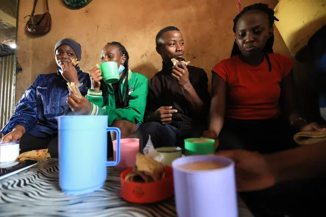 Kenyan acrobatic members of the Mighty Jambo Circus Academy eat breakfast at a local restuarant during their training routine at the academy in Nairobi, Kenya, 13 January 2021. (Photo by Daniel Irungu/EPA/EFE)