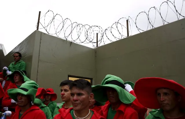 Inmates in costumes take part in a Christmas event at Sarita Colonia male prison in Callao, Peru, December 18, 2015. (Photo by Mariana Bazo/Reuters)