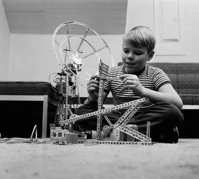 Bobby Meyers of Clifton, N. J. plays with an erector set, February 20, 1961 – one of the most popular inventions of Alfred Carlton Gilbert, head of the A. C. Gilbert Co. (Photo by AP Photo)