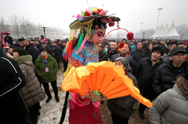 A girl waits for a folk art performance celebrating the Lantern Festival in Beijing, China February 19, 2019. (Photo by Jason Lee/Reuters)