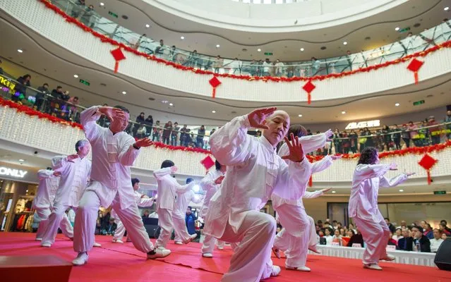 People perform a tai chi routine at a department store in Zhengzhou, Henan province, China, January 19, 2019. (Photo by Thomas Peter/Reuters)