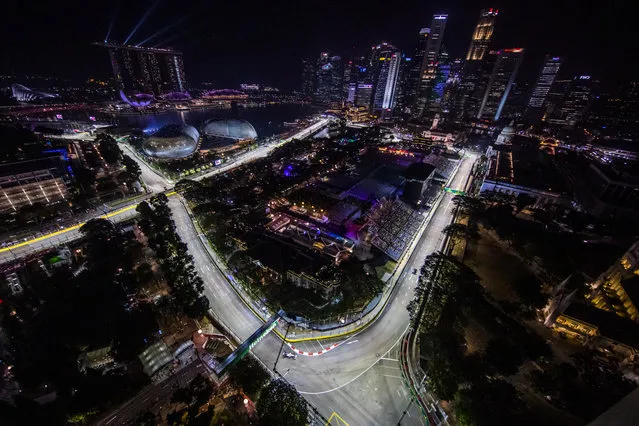 A general view of the action during practice for the F1 Grand Prix of Singapore at Marina Bay Street Circuit on September 20, 2019 in Singapore. (Photo by Mark Thompson/Getty Images)
