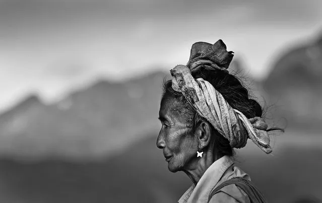 “Khamu woman”. A Khamu woman walking along a road in Nong Khiau. Photo location: Laos. (Photo and caption by Paul Wager/National Geographic Photo Contest)