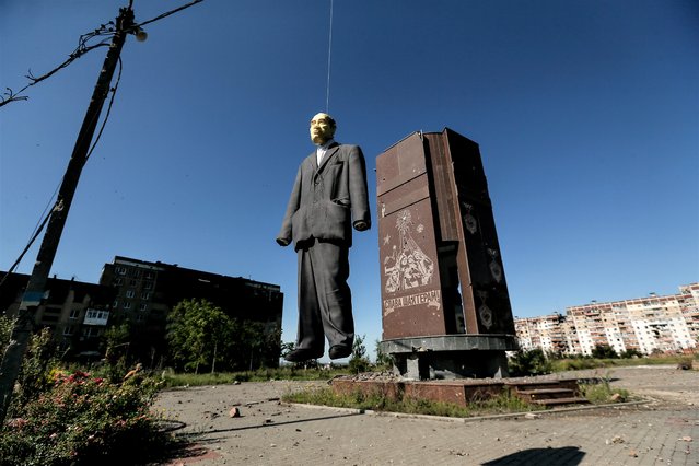 A mannequin depicting Russian president hangs at the central square in Vuhledar town, Donetsk region, Ukraine, 16 July 2023. Located in the southern part of Donetsk region, Vuhledar is a frontline town. Before Russia's ongoing invasion of Ukraine, the population of the town was 14432 citizens. Currently, less than 100 citizens live there, based on different calculations and since 24 February 2022, 59 citizens, including three children, have been killed. There are no buildings that are not damaged or ruined, there is no infrastructure, no water and no electricity. The Russian army tried to assault Ukrainian positions around the town, but were unsuccessful. Russian troops entered Ukraine on 24 February 2022 starting a conflict that has provoked destruction and a humanitarian crisis. (Photo by Oleg Petrasyuk/EPA/EFE)