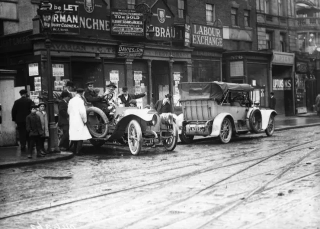 Competitors setting off from Pentonville on the “Challenge Tyre Company” Motor Tyre Testing Trip to Brighton, 1912.