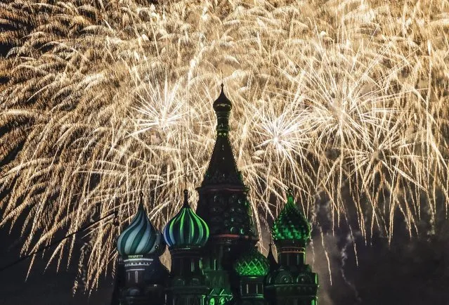 Fireworks explode above St. Basil's cathedral during the “Spasskaya Tower” international military music festival at Moscow's Red Square, Russia, September 10, 2015. (Photo by Maxim Shemetov/Reuters)