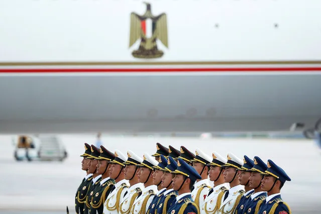 Honour guards stand in line as the plane carrying Egypt's President Abdel Fattah al-Sisi arrives at Hangzhou Xiaoshan international airport before the G20 Summit in Hangzhou, Zhejiang province, China September 3, 2016. (Photo by Damir Sagolj/Reuters)