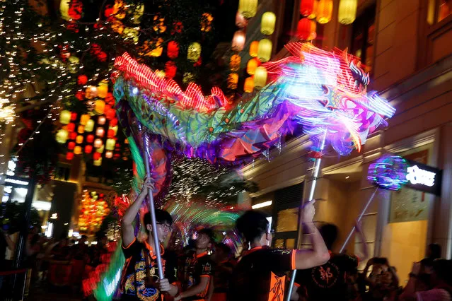 Performers take part in a dragon dance decorated with LED lights to celebrate the upcoming Mid-Autumn Festival in Hong Kong, China September 14, 2016. (Photo by Bobby Yip/Reuters)