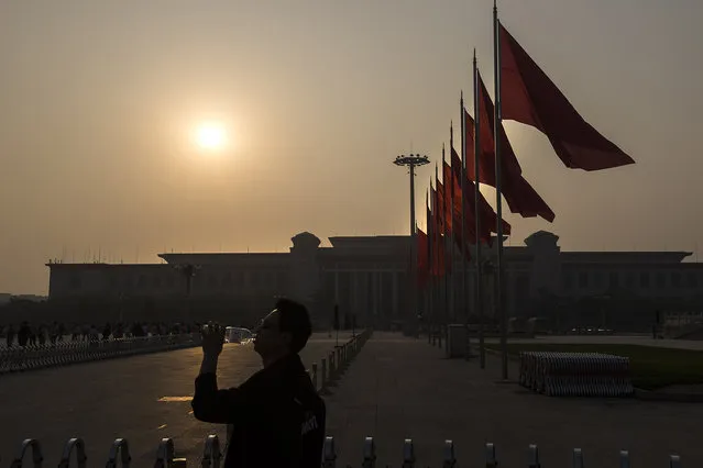 Beijings explosive urban growth has created a well earned reputation for brutal smog and pollution. A man drinks water during a smoggy morning at Tiananmen Square on May 24, 2016. (Photo by Michael Robinson Chavez/The Washington Post)