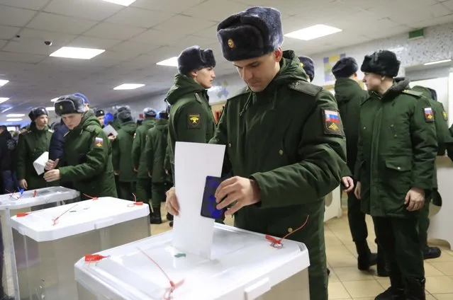 Servicemen cast their votes at a polling station during the presidential election in Moscow, Russia March 18, 2018. (Photo by Tatyana Makeyeva/Reuters)