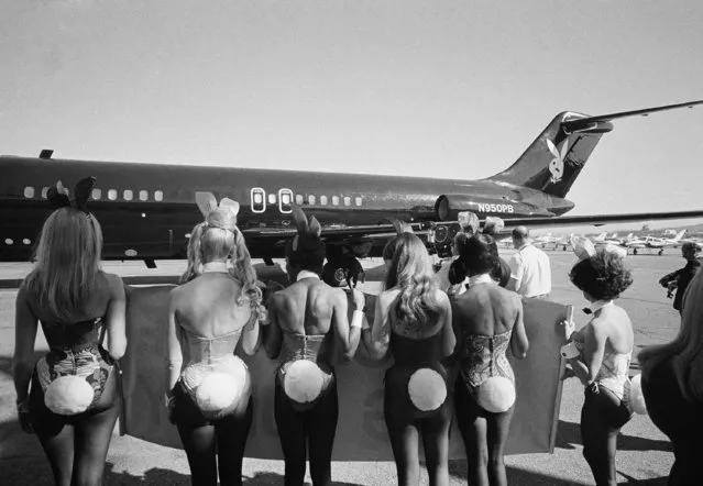 Playboy Bunnies welcome Hugh Hefner on the inaugural flight of his new DC-9 jetliner, The Big Bunny, March 17, 1970. The women are unidentified. (Photo by George Brich/AP Photo)