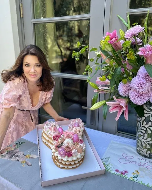 English television personality Lisa Vanderpump spends her holidays with family from England in the first decade of April 2023. (Photo by lisavanderpump/Instagram)