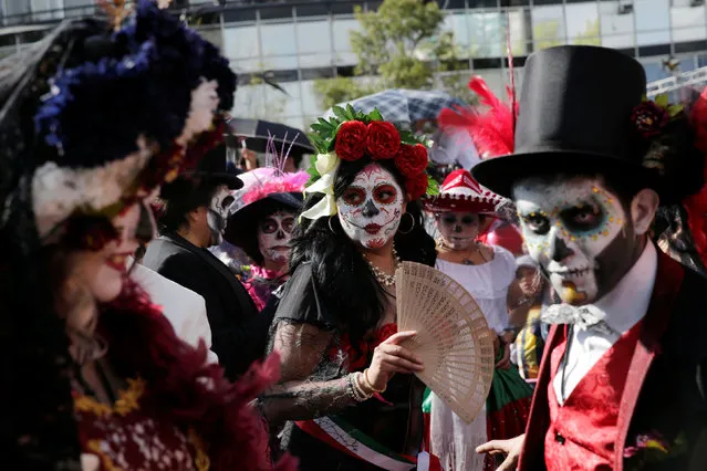 A women with a face painted as a skull or "Catrina" participates in the “Day of the Dead” parade in Mexico City, Mexico, October 29, 2016. (Photo by Carlos Jasso/Reuters)