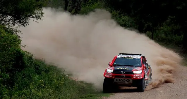 Giniel De Villiers of South Africa drives his Toyota during the Termas de Rio Hondo-Jujuy third stage in the Dakar Rally 2016 in Tucuman province, Argentina, January 5, 2016. (Photo by Marcos Brindicci/Reuters)