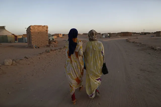 Indigenous Sahrawi women walk in a refugee camp of Al Smara in Tindouf, southern Algeria March 2, 2016. (Photo by Zohra Bensemra/Reuters)