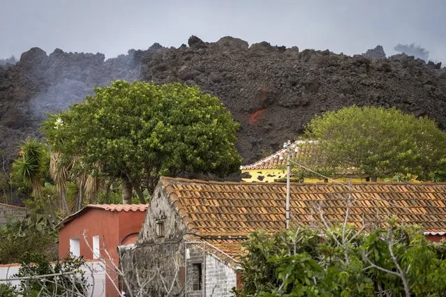 Lava from a volcano eruption flows on the island of La Palma in the Canaries, Spain, Wednesday, September 22, 2021. (Photo by Emilio Morenatti/AP Photo)