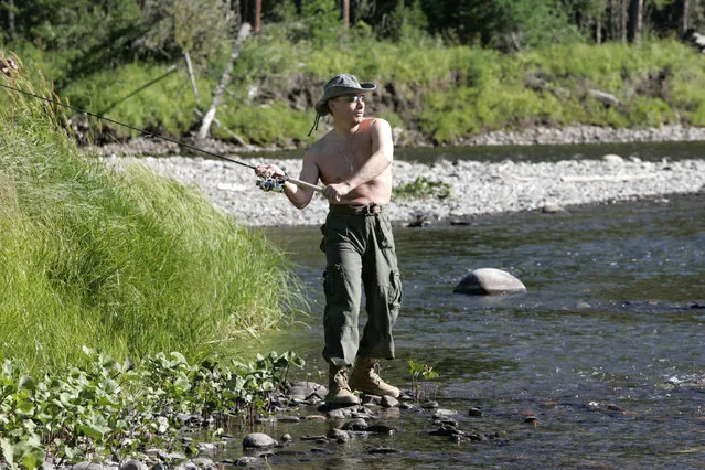 Russia's President Vladimir Putin fishes in the Yenisei River in Siberia as he makes a tour together with Prince Albert II of Monaco, August 13, 2007. (Photo by Reuters/RIA Novosti)