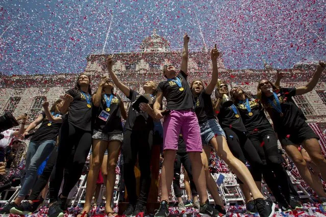 The U.S. women's soccer team cheer during a reception at New York City Hall hosted by New York City Mayor Bill de Blasio to celebrate their World Cup final win over Japan on Sunday, in New York, July 10, 2015. (Photo by Andrew Kelly/Reuters)