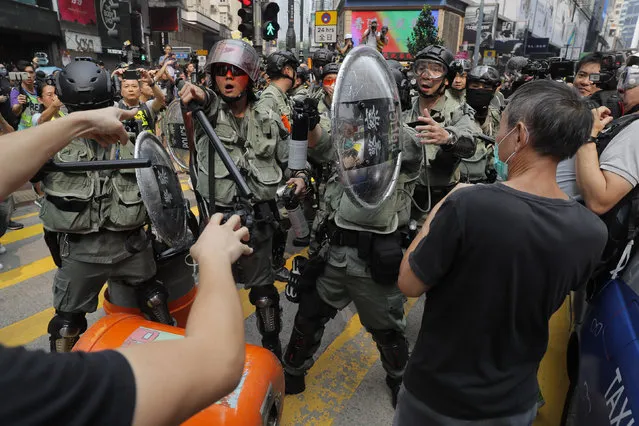 Hong Kong police react to protesters in Hong Kong on Sunday, September 29, 2019. Sunday's gathering of protesters, a continuation of monthslong protests for greater democracy, is part of global “anti-totalitarianism” rallies planned in over 60 cities worldwide to denounce “Chinese tyranny”. (Photo by Kin Cheung/AP Photo)