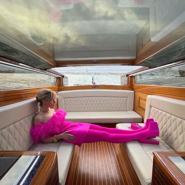 American actress Kiernan Shipka stretches her hot-pink look across a boat in the second half of April 2022. (Photo by Instagram/kiernanshipka)
