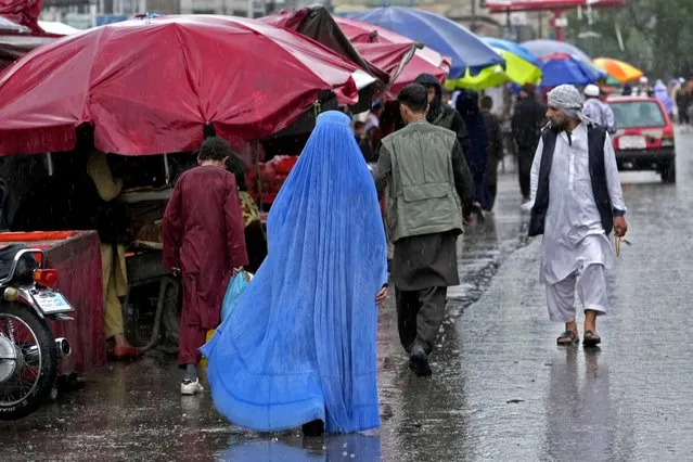 An Afghan woman walks through the old market, in downtown Kabul, Afghanistan, Tuesday, May 3, 2022. Afghanistan’s Taliban rulers on Saturday, May 7,  ordered all Afghan women to wear head-to-toe clothing in public, a sharp hard-line pivot that confirmed the worst fears of rights activists and was bound to further complicate Taliban dealings with an already distrustful international community. (Photo by Ebrahim Noroozi/AP Photo)