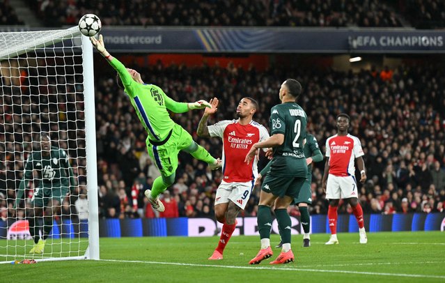 Monaco's Polish goalkeeper #01 Radoslaw Majecki dives to make a save during the UEFA Champions League football match between Arsenal and Monaco at the Emirates Stadium in north London, on December 11, 2024. (Photo by Glyn Kirk/AFP Photo)