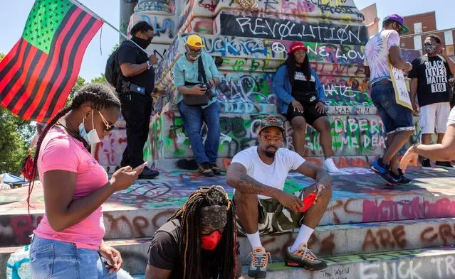 Protesters rally against racial inequality near the statue of Confederate General Robert E. Lee in Richmond, Virginia, June 13, 2020. A Virginia judge temporarily blocked Governor Ralph Northam from taking down the monument. (Photo by Jay Paul/Reuters)