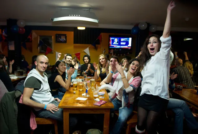 Supporters of U.S. President Barack Obama cheer while watching coverage of the U.S. Presidential Elections on on November 6, 2012 in London, England. (Photo by Bethany Clarke)