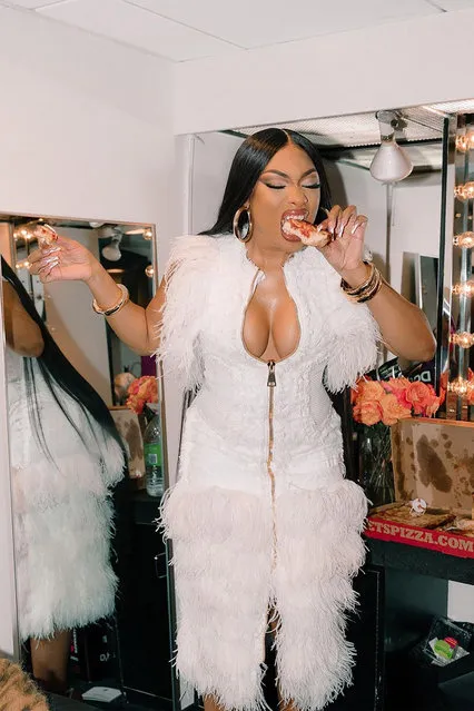 American rapper Megan Jovon Ruth Pete, known professionally as Megan Thee Stallion lives up to her name as she chomps down on some pizza in the second decade of October 2022. (Photo by theestallion/Instagram)