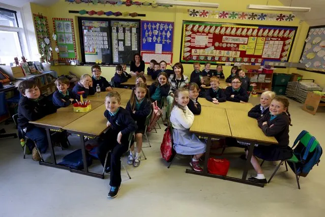 Primary 3 pupils from Mill Strand Integrated Primary School in the town of Portrush pose for a group picture with their teacher Mrs Martin in Northern Ireland, June 17, 2015. (Photo by Cathal McNaughton/Reuters)