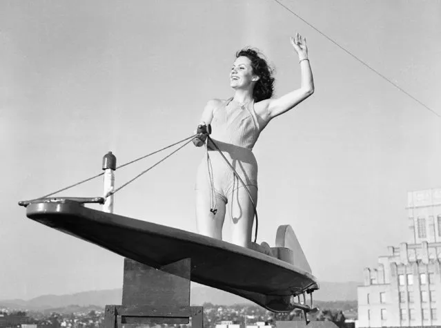 Model Diane Dorsey demonstrates the new motorized  “Aquaplane”, which was put on display for the first time at the Inventor's Convention in Los Angeles, Calif., December 5, 1938. The craft is powered by a four-horsepower motor, which inventor Raymond Strawn says will function even when submerged, and carries two gallons of gasoline, enough for a 25-mile cruise. (Photo by AP Photo)