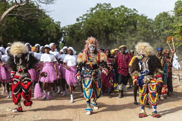 People take part in the Senegambia Cross-border Friendship Festival, known as the Niumi Badiya Festival, in Toubacouta, Senegal, 31 May 2025. The Niumi Badiya Festival, organized in partnership with the Gambia, showcases the cultural similarities and differences between the neighboring countries. The geographic area known as Senegambia was split during the 19th century after Senegal was colonized by the French, and the Gambia colonized by the British. Senegal and Gambia share historical, cultural, and ancestral ties and a diversity of people which includes the Wolof, Serere, Peul, Tukulor, Mandinkas, Soninkes, Jolas, and Bainunkas. (Photo by Jérôme Favre/EPA/EFE)