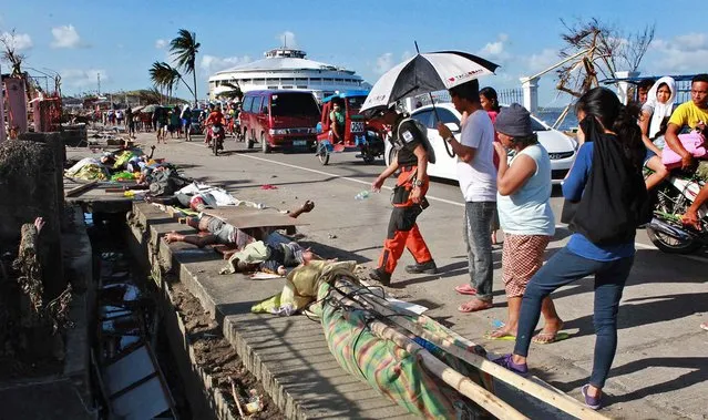 People killed during Typhoon Haiyan are lined up on the side of the road in Tacloban City. (Photo by Jeoffrey Maitem/Getty Images)
