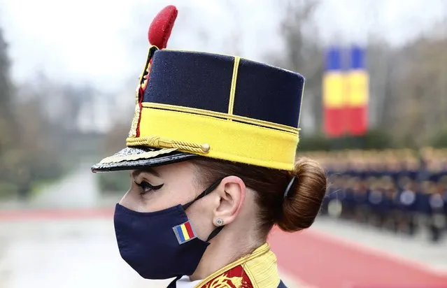 A Romanian honor guard soldier waits before the arrival of Moldovan President at Cotroceni Presidential Palace, in Bucharest, Romania, 23 November 2021. Maia Sandu is on a one-day official visit to Romania. (Photo by Robert Ghement/EPA/EFE)