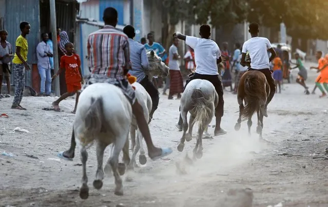 Somali students from the Yahya Fardoole horse training centre participate in horse racing as part of their training within a neighbourhood in the Yaqshid District of Mogadishu, Somalia on February 25, 2022. (Photo by Feisal Omar/Reuters)