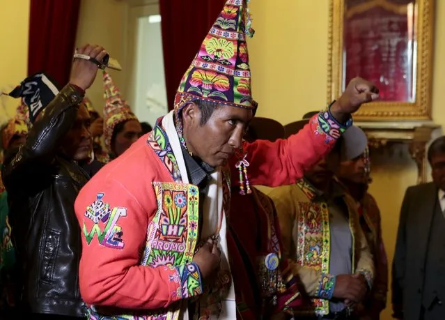 Felix Quispe swears in as the Presidential officer for communities in peace of Oruro Department at the presidential palace in La Paz, July 22, 2015. After the pacification of several Quechua communities of Oruro and Potosi due to differences in territorial limits, the government of President Evo Morales appointed a presidential representative to serve as the development of the region, according to local media. (Photo by David Mercado/Reuters)