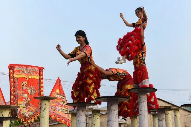 Nguyen Thuy Huong and Luu Thi Kim Thuong take part in a practice session at the Tu Anh Duong Dragon & Lion Dance Art Association, an organisation to welcome both male and female troupes, ahead of the Lunar New Year celebrations in Can Tho city, Vietnam щт January 25, 2022. (Photo by Reuters/Stringer)