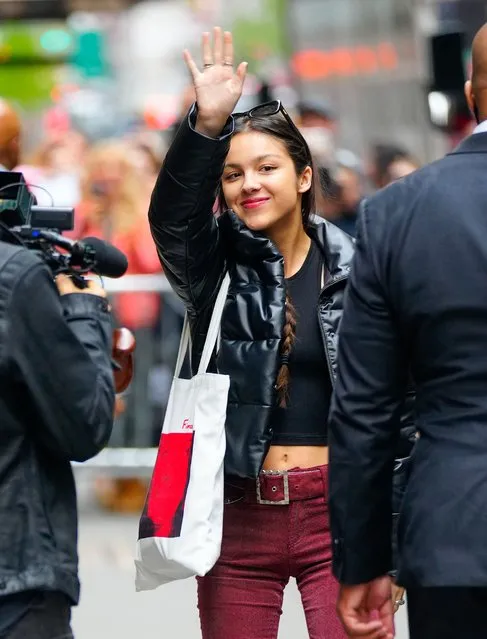 American singer-songwriter Olivia Rodrigo goes shopping at Strand Bookstore on April 26, 2022 in New York City. (Photo by Gotham/GC Images)