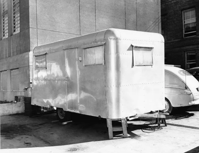 “Curb Service” auto trailer abortion mill which was operating near Martinez, Calif., after it had been impounded by the sheriff of Contra Costa County at the Contra Costa County Jail in California, August 23, 1948. (Photo by Ernest King/AP Photo)