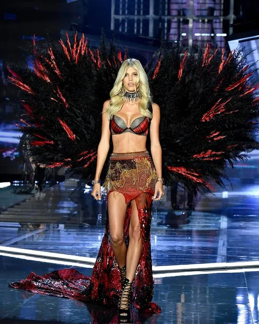 Devon Windsor walks the runway during the 2017 Victoria's Secret Fashion Show In Shanghai at Mercedes-Benz Arena on November 20, 2017 in Shanghai, China. (Photo by Frazer Harrison/Getty Images for Victoria's Secret)