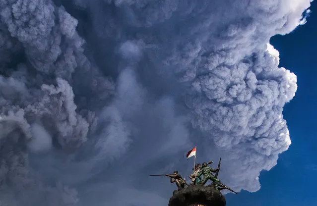 Ash from Mount Sinabung volcano rises to an approximate height of 5,000 meters during an eruption as seen from Brastagi town in Karo, North Sumatra, Indonesia February 19, 2018 in this photo taken by Antara Foto. (Photo by Tibta Peranginangin/Reuters/Antara Foto)