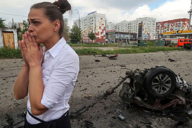 Local resident reacts at a site of a Russian air strike, amid Russia's attack on Ukraine, in Kharkiv, Ukraine on May 22, 2024. (Photo by Vyacheslav Madiyevskyy/Reuters)