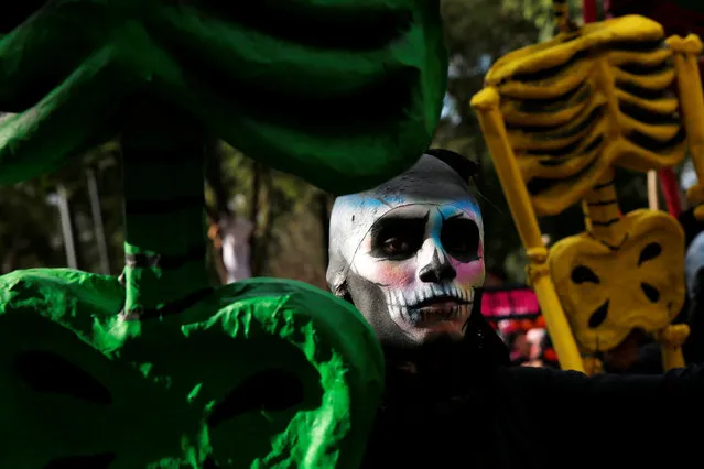 A man with his face painted as a skull participates in the “Day of the Dead” parade in Mexico City, Mexico, October 29, 2016. (Photo by Carlos Jasso/Reuters)