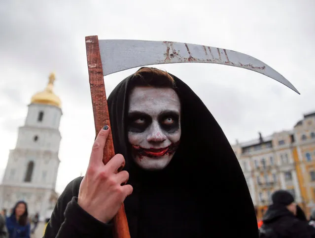 A participant in costume takes part in a Zombie Walk parade during Halloween celebrations in Kiev, Ukraine October 30, 2016. (Photo by Valentyn Ogirenko/Reuters)